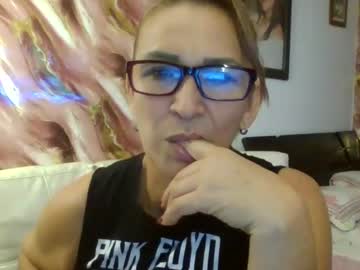 nikol_glow2026